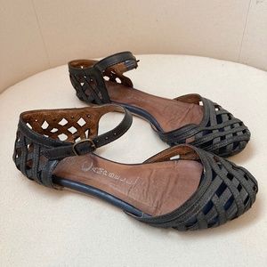 Jeffrey Campbell Dark Grey 'Mindy 2' Flat Sandals